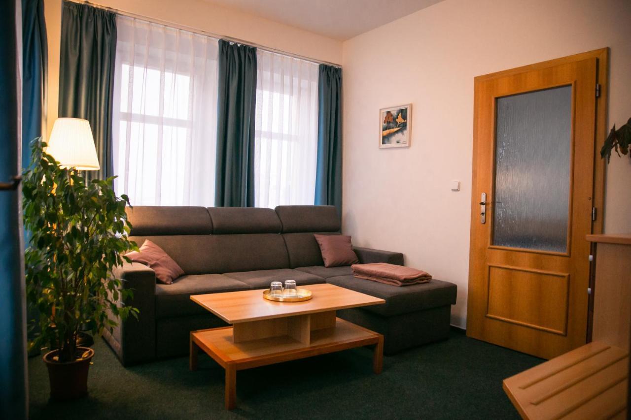Penzion Hotelu Central Dvur Králové nad Labem Exterior foto