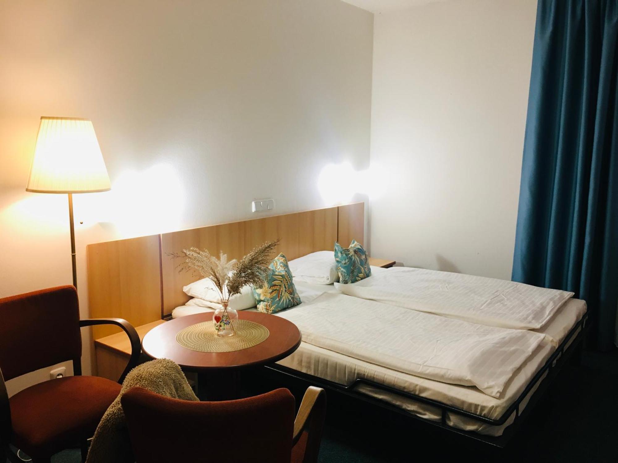 Penzion Hotelu Central Dvur Králové nad Labem Exterior foto