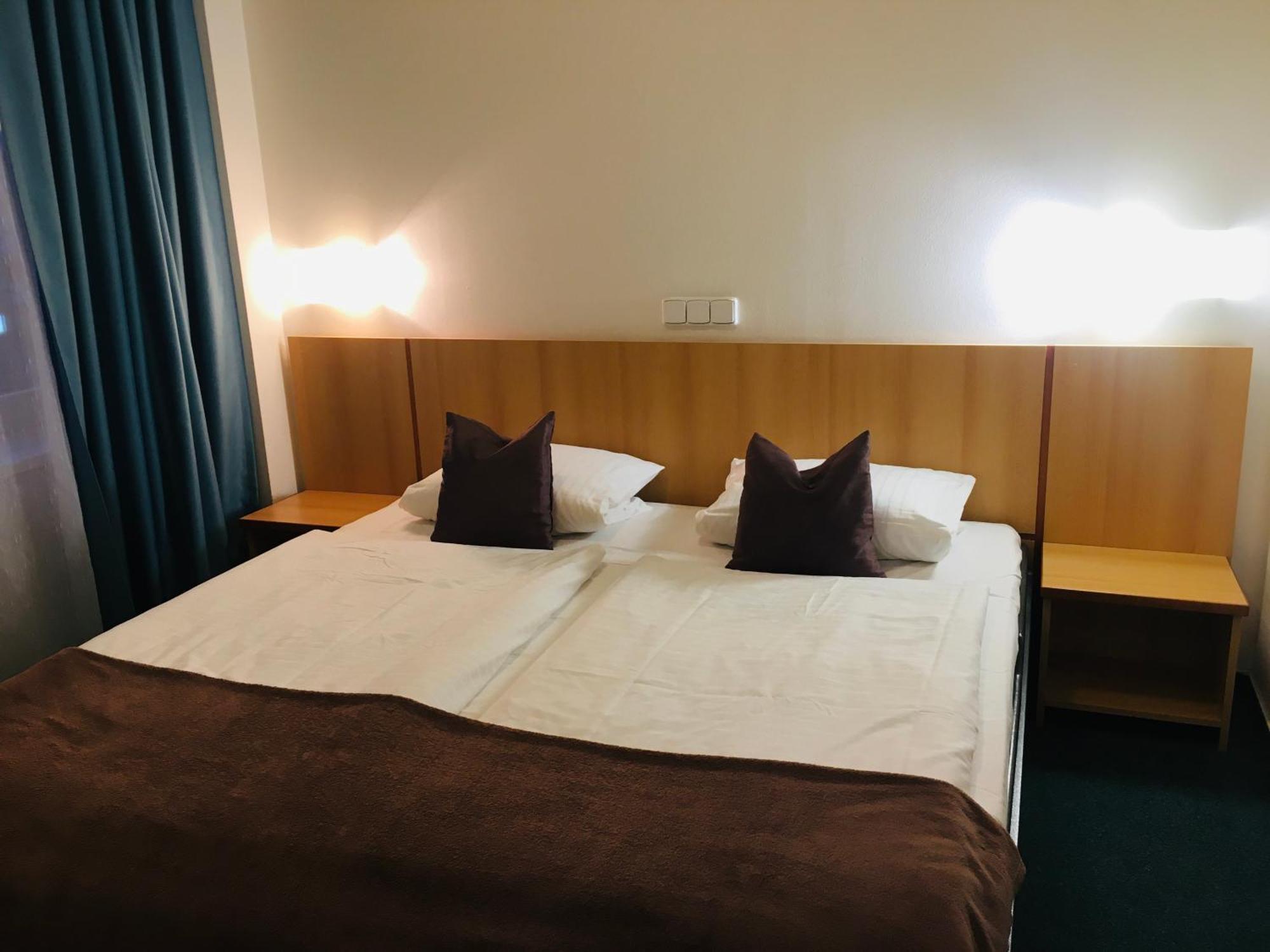 Penzion Hotelu Central Dvur Králové nad Labem Exterior foto
