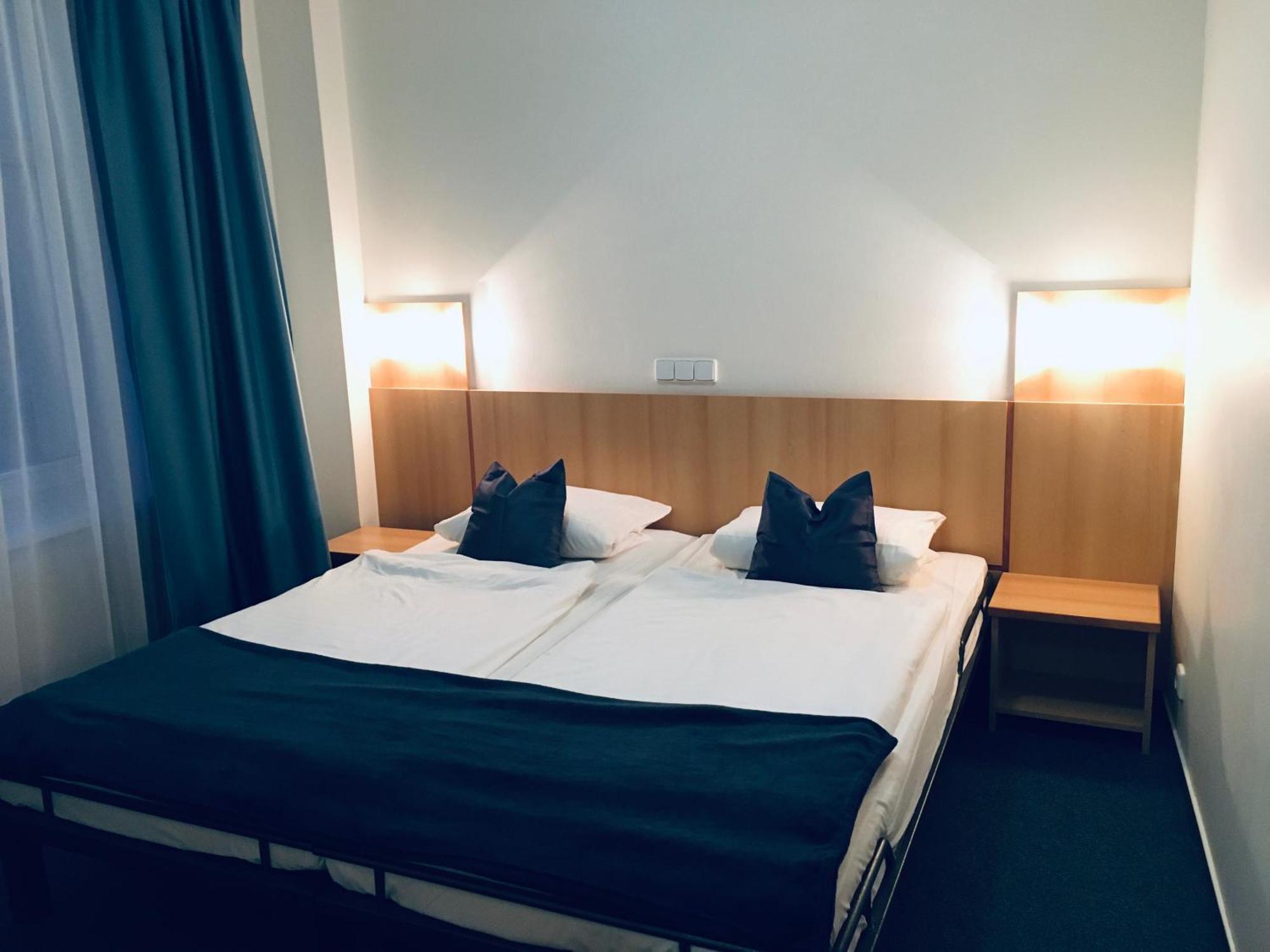 Penzion Hotelu Central Dvur Králové nad Labem Exterior foto