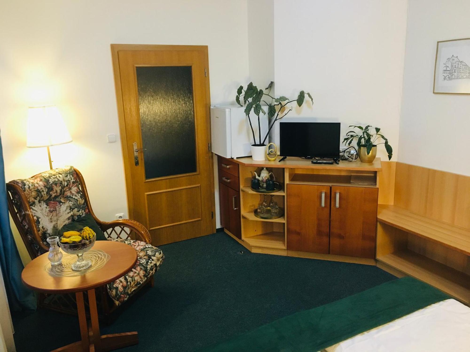 Penzion Hotelu Central Dvur Králové nad Labem Exterior foto